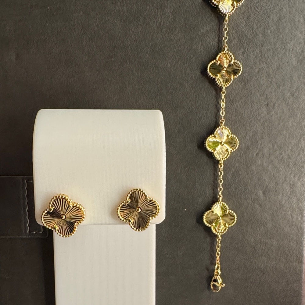 Gold and Black Floral Jewelry Set - Picture 3 of 3